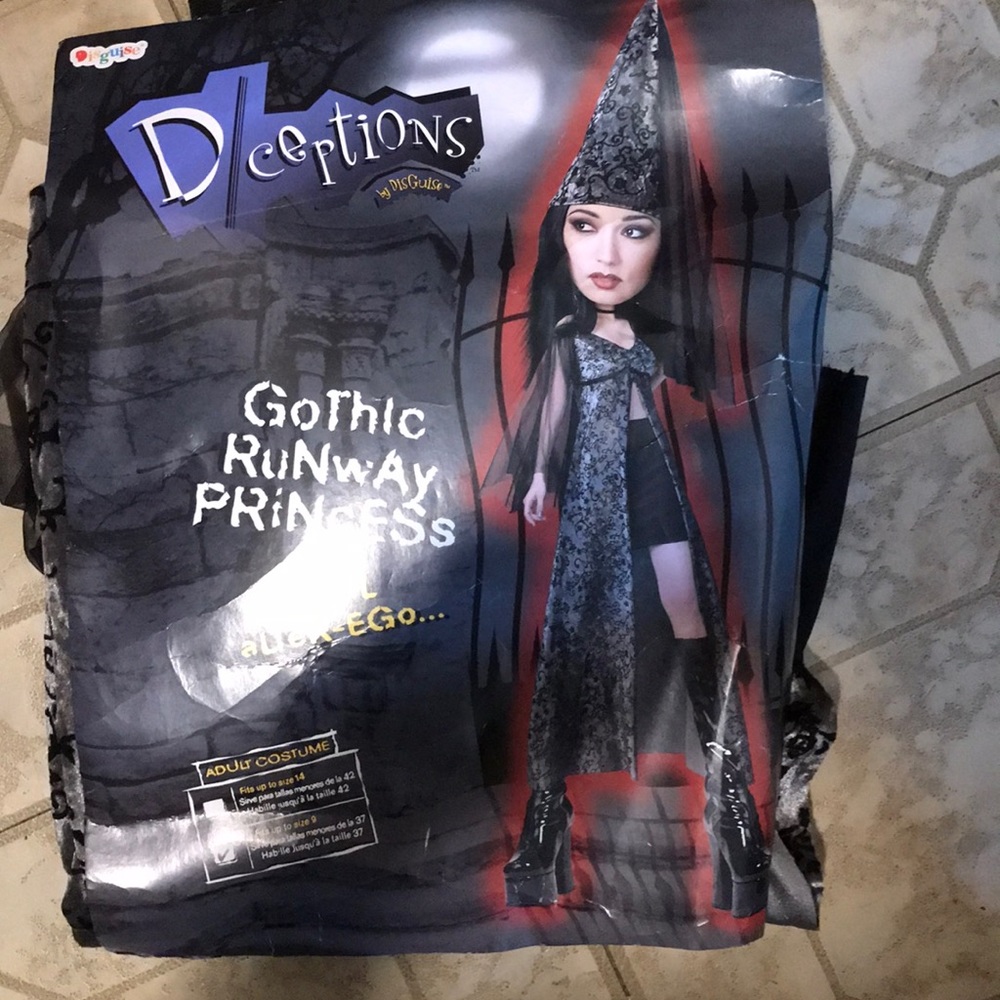 Gothic runaway princess up to size 9 Halloween